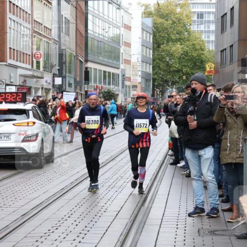 05.10.2025 - 20. swb-Marathon Bremen Strokosch-Dieckow http://msf.ph/oto/9285087 05.10.2025 11:29:22 Ziel 10401, 11572, 10401, 11572 meine-sportfotos.de