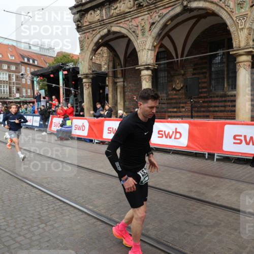 05.10.2025 - 20. swb-Marathon Bremen Yannick Fuchs http://msf.ph/oto/9285124 05.10.2025 13:03:11 Ziel 45, 2141, 2585, 2939, 3197, 3381, 4629 meine-sportfotos.de