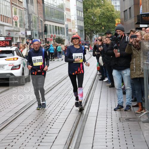 05.10.2025 - 20. swb-Marathon Bremen Strokosch-Dieckow http://msf.ph/oto/9285130 05.10.2025 11:29:23 Ziel 10300, 10401, 11572, 10300, 10401, 11572 meine-sportfotos.de