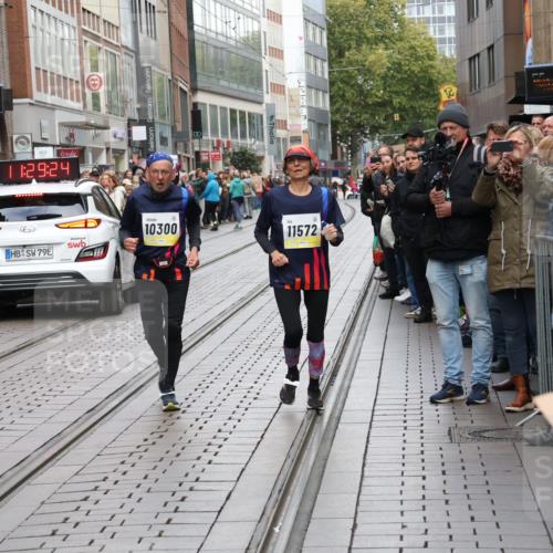 05.10.2025 - 20. swb-Marathon Bremen Strokosch-Dieckow http://msf.ph/oto/9285145 05.10.2025 11:29:23 Ziel 10300, 10401, 11572, 10300, 10401, 11572 meine-sportfotos.de