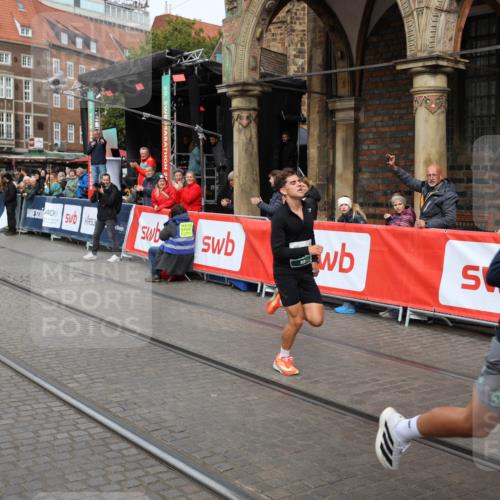 05.10.2025 - 20. swb-Marathon Bremen Yannick Fuchs http://msf.ph/oto/9285167 05.10.2025 13:03:12 Ziel 45, 2141, 2939, 3197, 4629, 7675 meine-sportfotos.de
