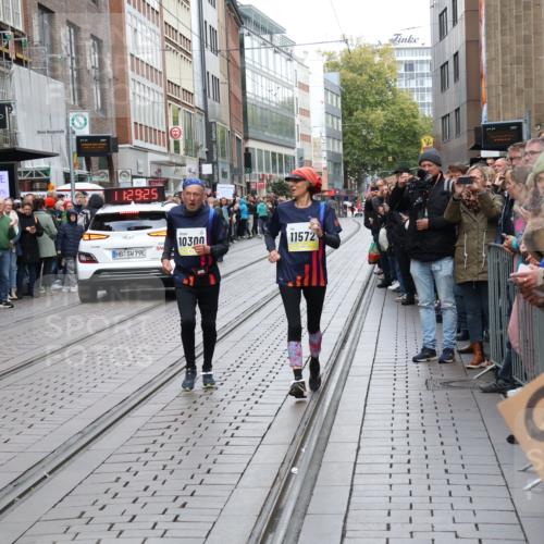 05.10.2025 - 20. swb-Marathon Bremen Strokosch-Dieckow http://msf.ph/oto/9285172 05.10.2025 11:29:24 Ziel 10300, 11572, 10300, 11572 meine-sportfotos.de