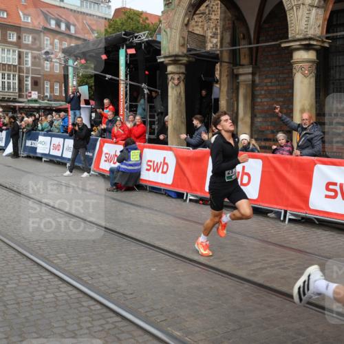 05.10.2025 - 20. swb-Marathon Bremen Yannick Fuchs http://msf.ph/oto/9285177 05.10.2025 13:03:12 Ziel 45, 2141, 2939, 3197, 4629, 7675 meine-sportfotos.de