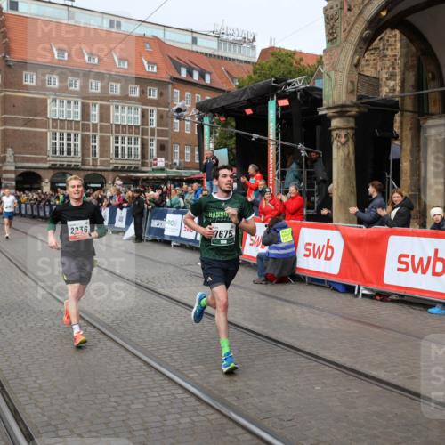 05.10.2025 - 20. swb-Marathon Bremen Yannick Fuchs http://msf.ph/oto/9285208 05.10.2025 13:03:13 Ziel 45, 2036, 2141, 2939, 4629, 7675 meine-sportfotos.de