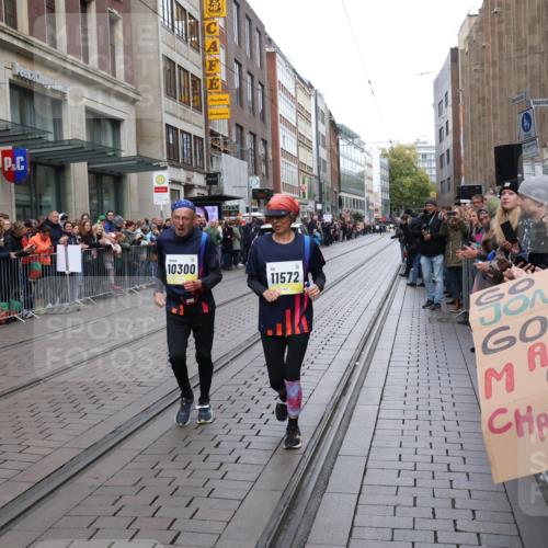 05.10.2025 - 20. swb-Marathon Bremen Strokosch-Dieckow http://msf.ph/oto/9285239 05.10.2025 11:29:27 Ziel 10300, 11572, 10300, 11572 meine-sportfotos.de