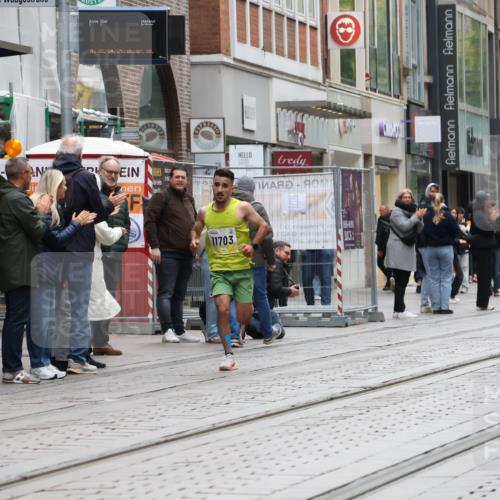 05.10.2025 - 20. swb-Marathon Bremen Strokosch-Dieckow http://msf.ph/oto/9285275 05.10.2025 12:04:21 Ziel 11703, 11703 meine-sportfotos.de