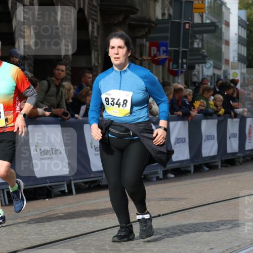 05.10.2025 - 20. swb-Marathon Bremen Strokosch-Dieckow http://msf.ph/oto/9285300 05.10.2025 11:18:18 Ziel 9348, 9465, 9477, 10198, 10575, 10795, 10994 meine-sportfotos.de