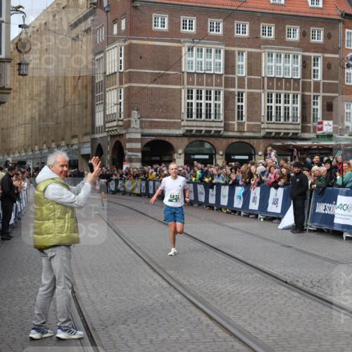 05.10.2025 - 20. swb-Marathon Bremen Yannick Fuchs http://msf.ph/oto/9285303 05.10.2025 13:03:16 Ziel 45, 2036, 2141, 2939, 4629, 7675 meine-sportfotos.de
