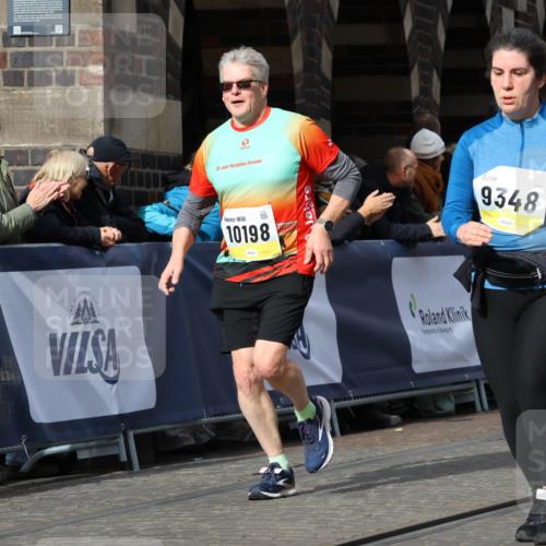 05.10.2025 - 20. swb-Marathon Bremen Strokosch-Dieckow http://msf.ph/oto/9285331 05.10.2025 11:18:19 Ziel 9348, 9465, 9477, 10198, 10575, 10795, 10994 meine-sportfotos.de