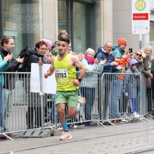 05.10.2025 - 20. swb-Marathon Bremen Strokosch-Dieckow http://msf.ph/oto/9285348 05.10.2025 12:04:25 Ziel 11703, 11703 meine-sportfotos.de