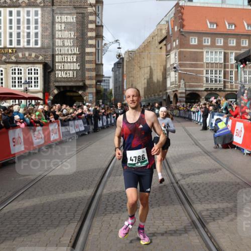 05.10.2025 - 20. swb-Marathon Bremen Yannick Fuchs http://msf.ph/oto/9285436 05.10.2025 13:03:43 Ziel 2613, 4758, 4786, 5588 meine-sportfotos.de