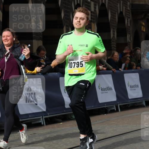05.10.2025 - 20. swb-Marathon Bremen Strokosch-Dieckow http://msf.ph/oto/9285450 05.10.2025 11:18:26 Ziel 10076, 10795, 11043, 11690 meine-sportfotos.de