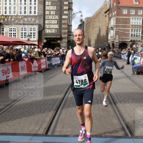 05.10.2025 - 20. swb-Marathon Bremen Yannick Fuchs http://msf.ph/oto/9285452 05.10.2025 13:03:43 Ziel 2613, 4758, 4786, 5588 meine-sportfotos.de