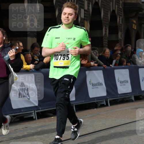 05.10.2025 - 20. swb-Marathon Bremen Strokosch-Dieckow http://msf.ph/oto/9285480 05.10.2025 11:18:26 Ziel 10076, 10795, 11043, 11690 meine-sportfotos.de
