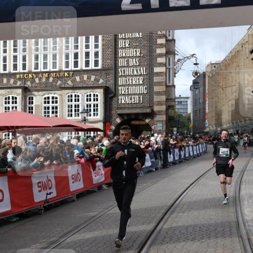 05.10.2025 - 20. swb-Marathon Bremen Yannick Fuchs http://msf.ph/oto/9285505 05.10.2025 13:03:46 Ziel 2613, 4617, 4758, 4786 meine-sportfotos.de