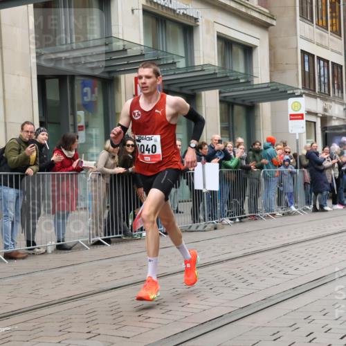 05.10.2025 - 20. swb-Marathon Bremen Strokosch-Dieckow http://msf.ph/oto/9285506 05.10.2025 12:06:15 Ziel 1040, 1040 meine-sportfotos.de