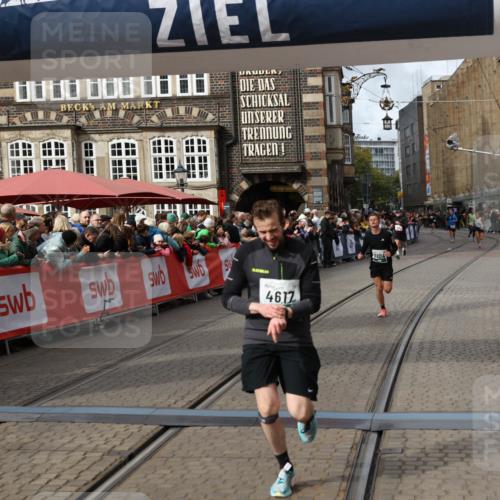 05.10.2025 - 20. swb-Marathon Bremen Yannick Fuchs http://msf.ph/oto/9285525 05.10.2025 13:03:48 Ziel 2613, 4617, 4758, 4786, 6804 meine-sportfotos.de