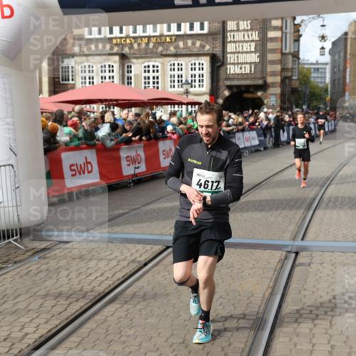 05.10.2025 - 20. swb-Marathon Bremen Yannick Fuchs http://msf.ph/oto/9285544 05.10.2025 13:03:48 Ziel 2613, 4617, 4758, 4786, 6804 meine-sportfotos.de