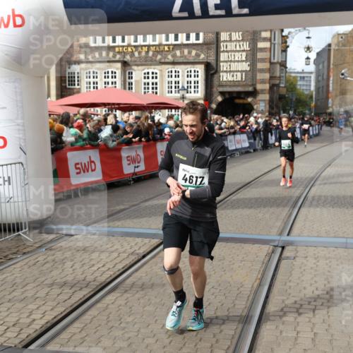 05.10.2025 - 20. swb-Marathon Bremen Yannick Fuchs http://msf.ph/oto/9285551 05.10.2025 13:03:48 Ziel 2613, 4617, 4758, 4786, 6804 meine-sportfotos.de
