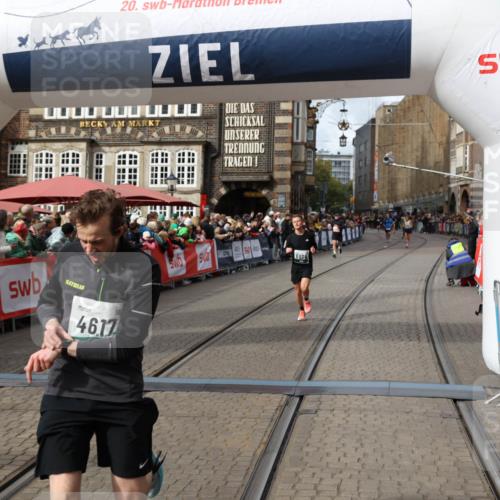 05.10.2025 - 20. swb-Marathon Bremen Yannick Fuchs http://msf.ph/oto/9285570 05.10.2025 13:03:49 Ziel 2613, 4617, 4758, 4786, 6804 meine-sportfotos.de