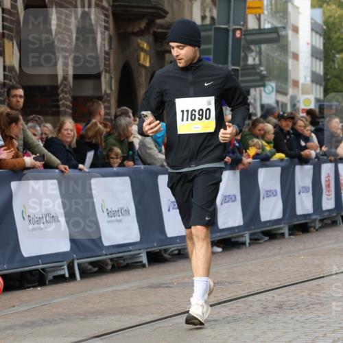 05.10.2025 - 20. swb-Marathon Bremen Strokosch-Dieckow http://msf.ph/oto/9285571 05.10.2025 11:18:31 Ziel 10076, 10472, 11043, 11690 meine-sportfotos.de