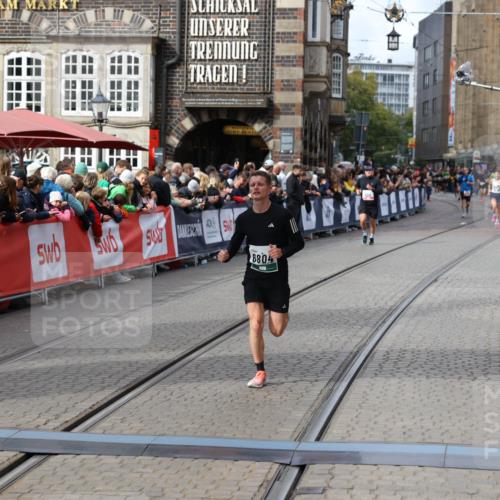 05.10.2025 - 20. swb-Marathon Bremen Yannick Fuchs http://msf.ph/oto/9285574 05.10.2025 13:03:49 Ziel 2613, 4617, 4758, 4786, 6804 meine-sportfotos.de