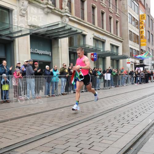 05.10.2025 - 20. swb-Marathon Bremen Strokosch-Dieckow http://msf.ph/oto/9285577 05.10.2025 12:08:31 Ziel 408, 408 meine-sportfotos.de