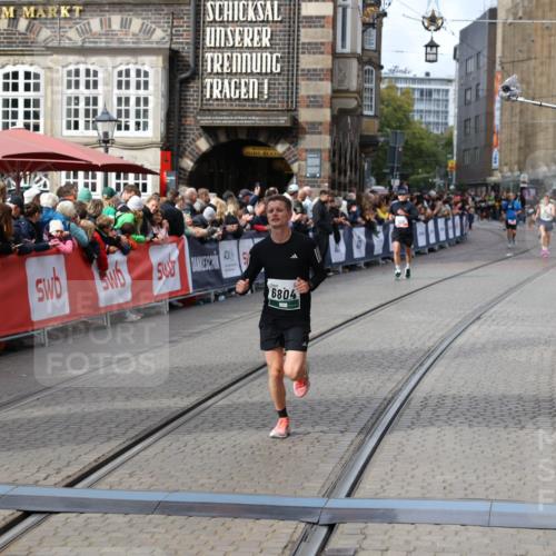 05.10.2025 - 20. swb-Marathon Bremen Yannick Fuchs http://msf.ph/oto/9285581 05.10.2025 13:03:49 Ziel 2613, 4617, 4758, 4786, 6804 meine-sportfotos.de