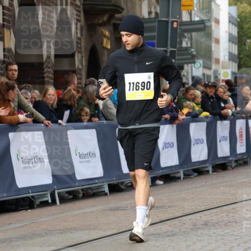 05.10.2025 - 20. swb-Marathon Bremen Strokosch-Dieckow http://msf.ph/oto/9285594 05.10.2025 11:18:31 Ziel 10076, 10472, 11043, 11690 meine-sportfotos.de