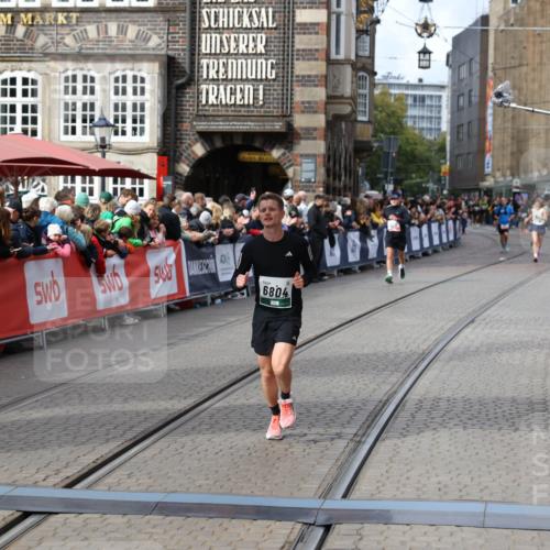 05.10.2025 - 20. swb-Marathon Bremen Yannick Fuchs http://msf.ph/oto/9285598 05.10.2025 13:03:49 Ziel 2613, 4617, 4758, 4786, 6804 meine-sportfotos.de