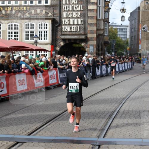 05.10.2025 - 20. swb-Marathon Bremen Yannick Fuchs http://msf.ph/oto/9285608 05.10.2025 13:03:50 Ziel 2613, 4617, 4758, 4786, 6804 meine-sportfotos.de