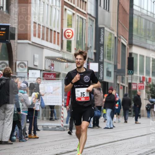 05.10.2025 - 20. swb-Marathon Bremen Strokosch-Dieckow http://msf.ph/oto/9285616 05.10.2025 12:10:23 Ziel 15, 15 meine-sportfotos.de