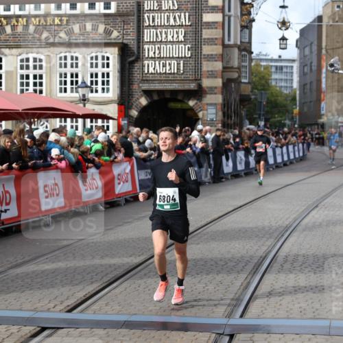 05.10.2025 - 20. swb-Marathon Bremen Yannick Fuchs http://msf.ph/oto/9285617 05.10.2025 13:03:50 Ziel 2613, 4617, 4758, 4786, 6804 meine-sportfotos.de