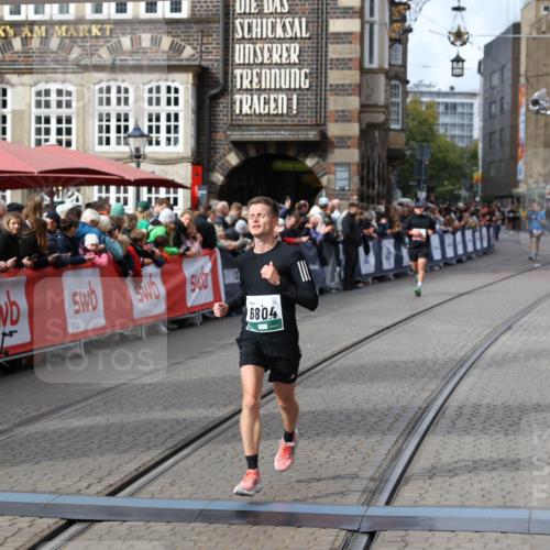 05.10.2025 - 20. swb-Marathon Bremen Yannick Fuchs http://msf.ph/oto/9285627 05.10.2025 13:03:50 Ziel 2613, 4617, 4758, 4786, 6804 meine-sportfotos.de