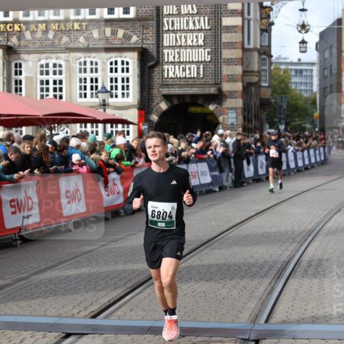 05.10.2025 - 20. swb-Marathon Bremen Yannick Fuchs http://msf.ph/oto/9285633 05.10.2025 13:03:50 Ziel 2613, 4617, 4758, 4786, 6804 meine-sportfotos.de