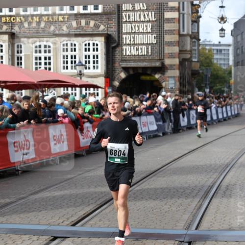 05.10.2025 - 20. swb-Marathon Bremen Yannick Fuchs http://msf.ph/oto/9285642 05.10.2025 13:03:50 Ziel 2613, 4617, 4758, 4786, 6804 meine-sportfotos.de