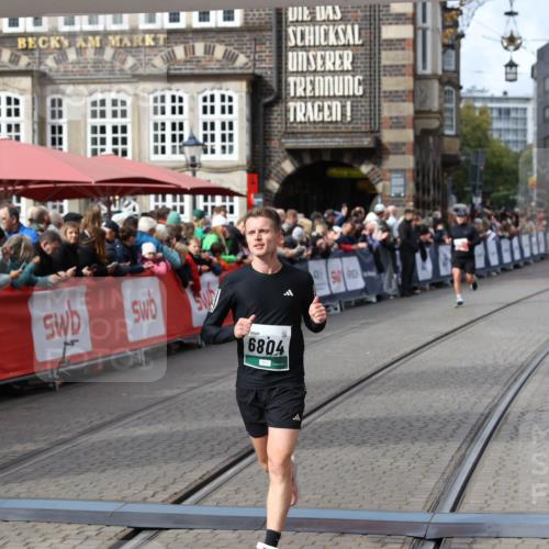 05.10.2025 - 20. swb-Marathon Bremen Yannick Fuchs http://msf.ph/oto/9285647 05.10.2025 13:03:50 Ziel 2613, 4617, 4758, 4786, 6804 meine-sportfotos.de