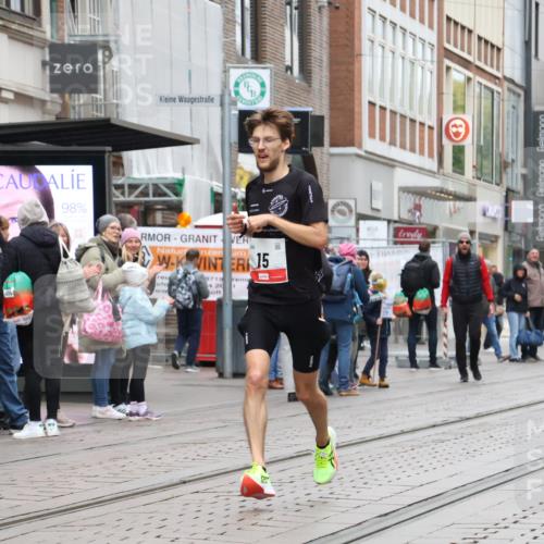 05.10.2025 - 20. swb-Marathon Bremen Strokosch-Dieckow http://msf.ph/oto/9285652 05.10.2025 12:10:25 Ziel 15, 15 meine-sportfotos.de