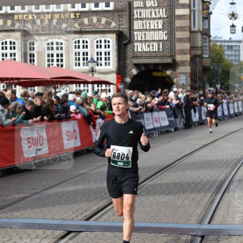 05.10.2025 - 20. swb-Marathon Bremen Yannick Fuchs http://msf.ph/oto/9285656 05.10.2025 13:03:50 Ziel 2613, 4617, 4758, 4786, 6804 meine-sportfotos.de