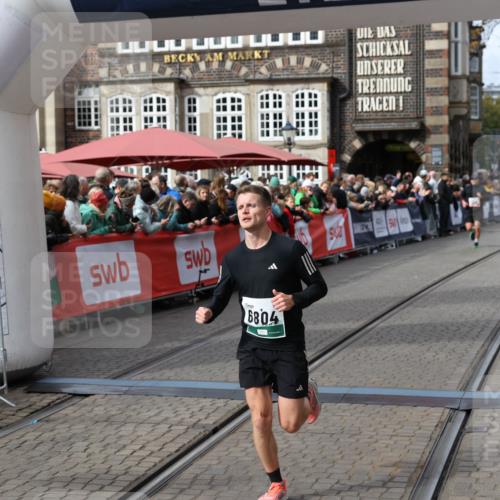 05.10.2025 - 20. swb-Marathon Bremen Yannick Fuchs http://msf.ph/oto/9285662 05.10.2025 13:03:50 Ziel 2613, 4617, 4758, 4786, 6804 meine-sportfotos.de