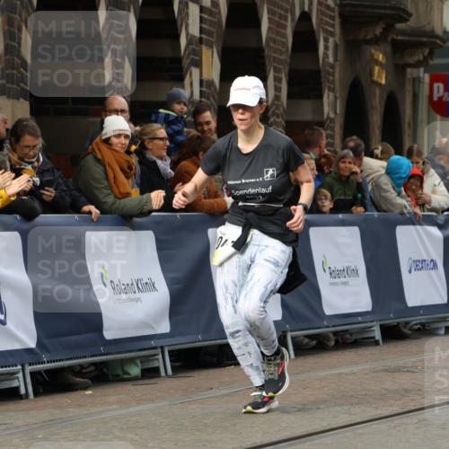05.10.2025 - 20. swb-Marathon Bremen Strokosch-Dieckow http://msf.ph/oto/9285678 05.10.2025 11:18:36 Ziel 10076, 10472, 11480, 11690 meine-sportfotos.de