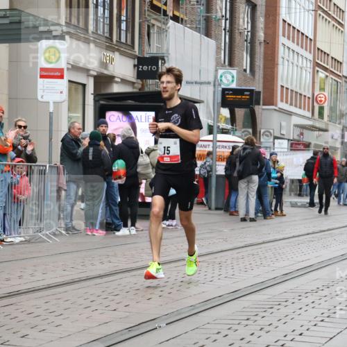 05.10.2025 - 20. swb-Marathon Bremen Strokosch-Dieckow http://msf.ph/oto/9285681 05.10.2025 12:10:25 Ziel 15, 15 meine-sportfotos.de