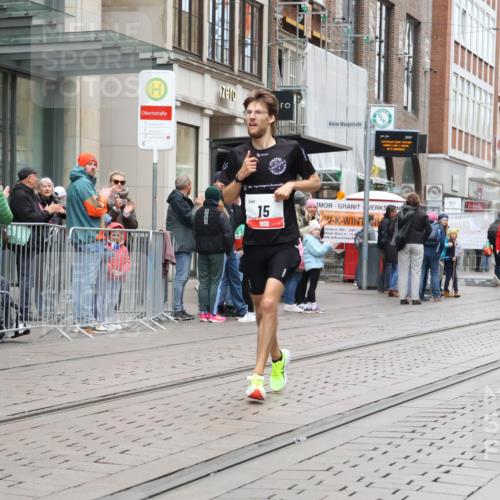 05.10.2025 - 20. swb-Marathon Bremen Strokosch-Dieckow http://msf.ph/oto/9285694 05.10.2025 12:10:26 Ziel 15, 15 meine-sportfotos.de