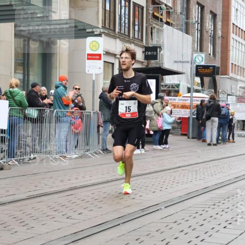 05.10.2025 - 20. swb-Marathon Bremen Strokosch-Dieckow http://msf.ph/oto/9285704 05.10.2025 12:10:26 Ziel 15, 15 meine-sportfotos.de
