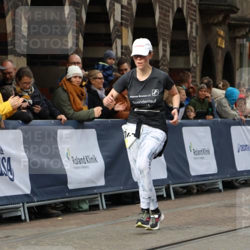 05.10.2025 - 20. swb-Marathon Bremen Strokosch-Dieckow http://msf.ph/oto/9285705 05.10.2025 11:18:36 Ziel 10076, 10472, 11480, 11690 meine-sportfotos.de