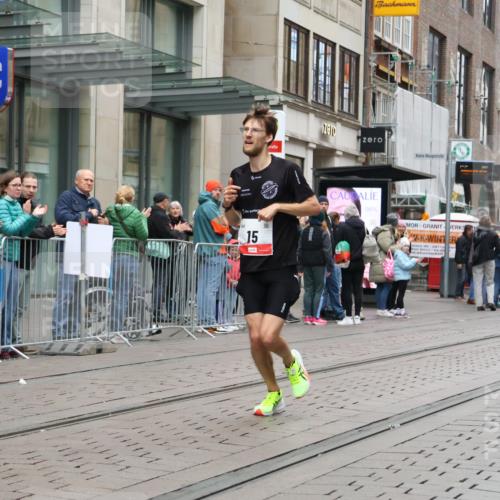 05.10.2025 - 20. swb-Marathon Bremen Strokosch-Dieckow http://msf.ph/oto/9285717 05.10.2025 12:10:26 Ziel 15, 15 meine-sportfotos.de
