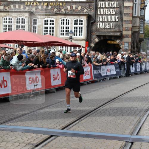 05.10.2025 - 20. swb-Marathon Bremen Yannick Fuchs http://msf.ph/oto/9285720 05.10.2025 13:03:54 Ziel 506, 3084, 4617, 6804 meine-sportfotos.de