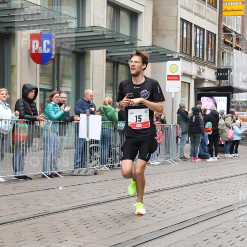 05.10.2025 - 20. swb-Marathon Bremen Strokosch-Dieckow http://msf.ph/oto/9285728 05.10.2025 12:10:26 Ziel 15, 15 meine-sportfotos.de