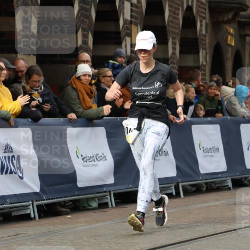 05.10.2025 - 20. swb-Marathon Bremen Strokosch-Dieckow http://msf.ph/oto/9285737 05.10.2025 11:18:36 Ziel 10076, 10472, 11480, 11690 meine-sportfotos.de
