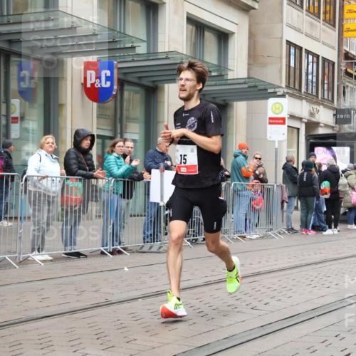 05.10.2025 - 20. swb-Marathon Bremen Strokosch-Dieckow http://msf.ph/oto/9285743 05.10.2025 12:10:27 Ziel 15, 15 meine-sportfotos.de